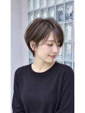 ロイロ(LoiLo) 丸みと抜け感の大人ショート【UCHI】
