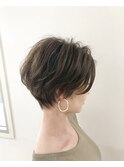 軽めの耳かけショートボブ