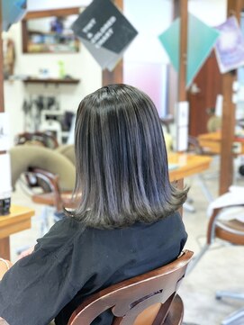 ヤソ(yaso) 派手過ぎないバレイヤージュだけど、ハデ!