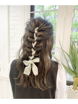 レア(Le'a) リボンも一緒に編み込み編みたらし☆