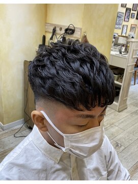 グルーマーズトウキョウ(GROOMER/S TOKYO) コテパーマ　スキンフェード　ショート　GROOMER/STOKYO　太田
