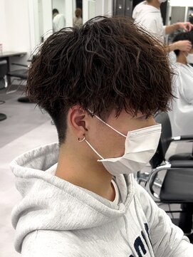 リップス 栄(LIPPS) ツイストスパイラルパーマ波巻きメンズマッシュショート刈り上げ