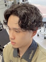 ルーシー(Lucy.)&nbsp;波巻きパーマ/センターパート/スパイラルパーマ