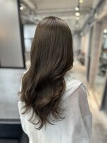 ルイス(L'wis)&nbsp;お上品なヘアスタイル、オリーブカラー。