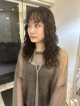 ベンチ(bench) 《くしゃミディアムパーマ》正城