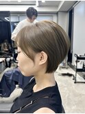 40代50代60代耳かけショート前髪なしハンサムショート白髪ぼかし