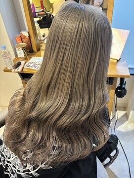 ラビスモア(Lovis moa) ホワイトグレージュ／ミニウルフ/髪質改善／チェリーブラウン