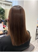 上品さを兼ね備えたシンプルながらも美しいストレートスタイル