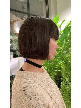 ラーサ(LaHzA) 大人ショートボブ前下がりひし形ボブ/ビビビ祭