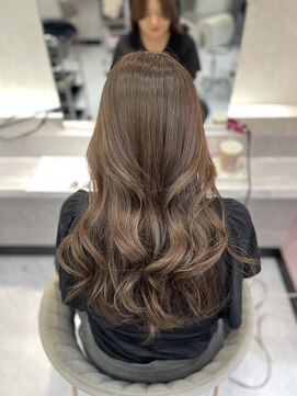 ジーナ 名駅(XENA.) 《YURI》オリーブベージュ/ベージュ/透明感カラー