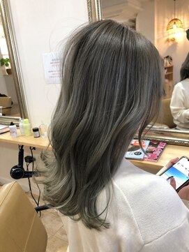 オモイ(omoi) オリーブべージュ