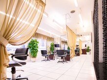 カバーヘアアンドスパ ブリス 浦和(COVER HAIR&SPA bliss)の雰囲気(席と席の間隔を広々と設け、周りを気にせず寛げる上質空間/浦和)