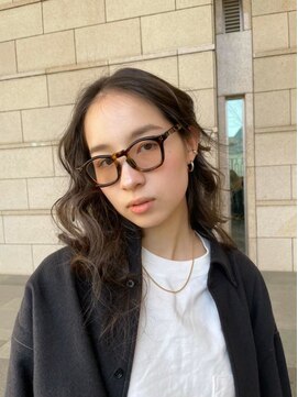 エイチ 天神橋(H) ホワイトグレージュミニウルフチェリーブラウンショートカット