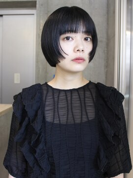 オーオ シカシカ(OOO YY) 顔まわりがポイントのミニボブ/ショートボブ