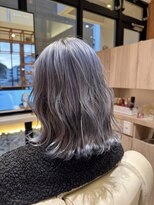 ラシンバンノラ(Lashinvan Nola) ブルーシルバー×外ハネ
