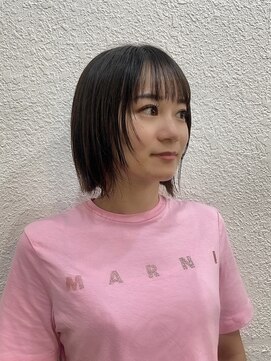 クオート(quoit) 小顔レイヤーとレースバングの切りっぱなしボブ