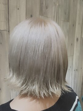 トムキャット(TOM CAT) 【新宿 TOMCAT】ホワイトベージュ×外ハネボブ  冬