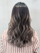 アルバム 銀座(ALBUM GINZA)&nbsp;ベージュグラデーション_ウェーブパーマ耳かけ_ba296591