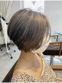 頭の形が綺麗に見えるショートボブ　くすみハイトーン