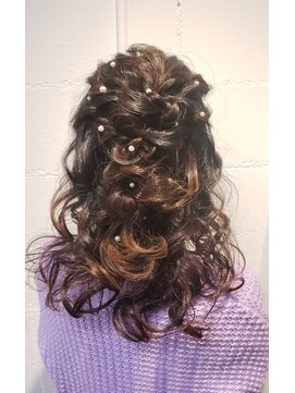 パリスパート2 華やか カール ハーフアップ ヘアスタイル