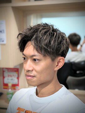 リバティシェアバーバー 銀座(LIBERTY SHARE BARBER) 耳スッキリショート/スパイラルパーマ