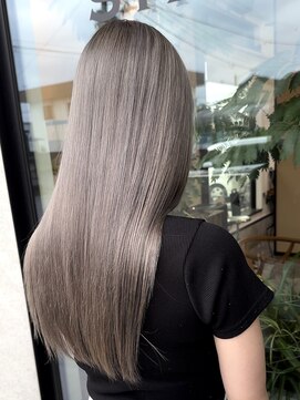 ジゼラ(GISELA) シルバーグレー  グレージュ ブリーチカラー ハイトーン