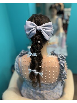 リエラ 新宿(RIERA) 編みおろしツインポニー