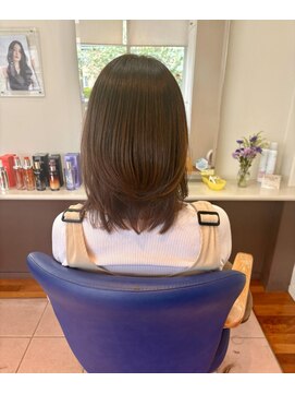 アトリーチェタ 田富店(ATTRICE) 外はね/ミディアム/オリーブカラー/40代/50代