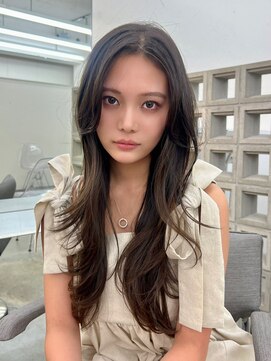 ヒュー 広島(HEW) 韓国顔まわりレイヤー大人かわいいグレージュヘア20代30代