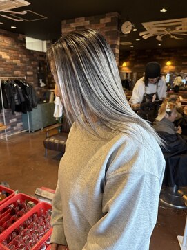 バレイヤージュ/シルバー/シャドールーツ/ブリーチ