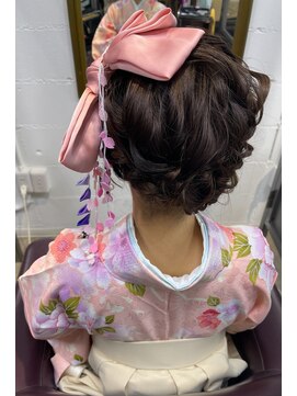 パリスパート2 袴 大きなリボン飾り カール 編み込み 可愛い ヘアアレンジ