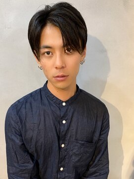 ネリ(nely) 【nely】大人カッコいい20代30代40代無造作センターパート