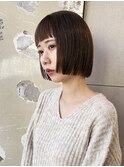 オン眉と前上がりボブ