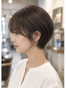 リアン アオヤマ(Liun Aoyama) 耳かけ上品ショート/アッシュベージュ/30代/40代/50代