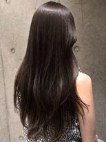 アンド アノン(and anon)&nbsp;アッシュカラー 暗髪グレージュ 艶カラー ロングヘア 20代
