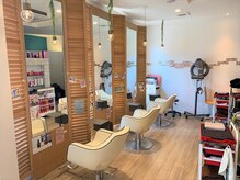 ヘアーストーリー (HAIR STORY)の雰囲気（白と茶を基調とした店内は落ち着いた雰囲気でゆったり寛げます☆）