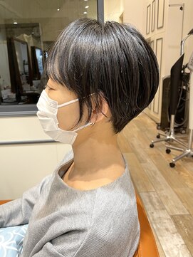 ネオリーブエム(Neolive em;) 耳にかける方必見！えりあしスッキリショート☆ベビーバング