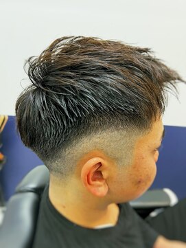 リバティシェアバーバー 銀座2nd(LIBERTY SHARE BARBER) 硬い髪・細い髪でもOK！フェードショート
