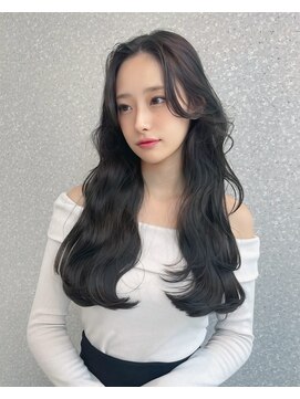 リリー(Lilley) ナチュラルブラック×小顔レイヤー×韓国風巻き×髪質改善