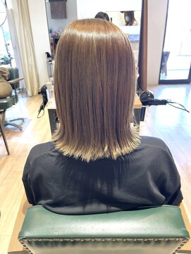 サラ(sarah) グレージュカラー/ミディアムボブ