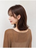 柔らかくくびれる外ハネミディ × 透け感ブラウン2