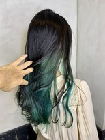 オースト ヘアー ステラ 新宿店(Aust hair Stella) インナーカラー ×ダークグレー  〔グリーン〕【kizashi】