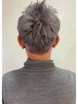 ヘアーアンドメイク アズール 浦和店(Hair&Make Azur) 【メンズショート】白髪をいかしたパールシルバー