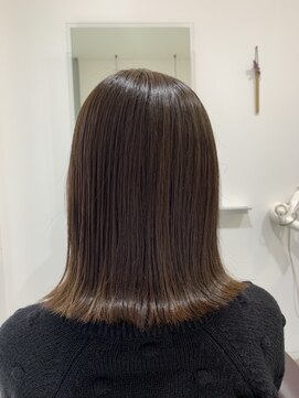 プラスディー(+D) 切りっぱなし／外ハネミディアム