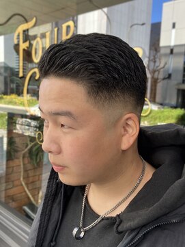 フォーコーナーズ(Four Corners) スキンフェード／フェードカット/フェード/バーバー/