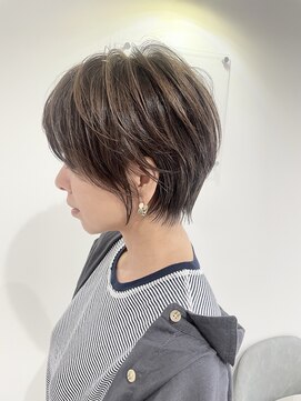 アイズ(I's) くびれショート/ハイライト/アッシュベージュ