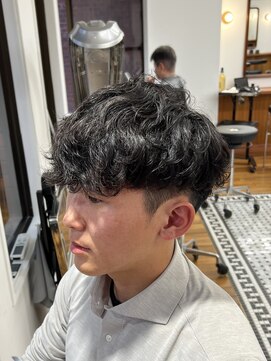 ザデイトウキョウ 表参道 青山(THE DAY TOKYO) MEN’S/サーフカール/刈り上げセンターパート/表参道駅/青山