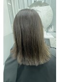 大人女性×外ハネ切りっぱなしボブ