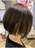 手ぐしでまとまるバルーンボブ