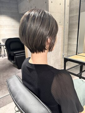 アン(un.) 【30代・40代オススメ】ショートヘア×髪質改善×白髪ぼかし